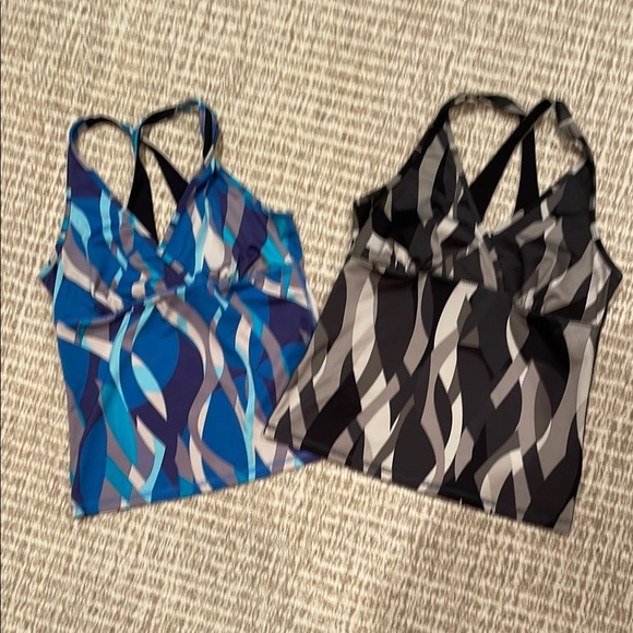 IN MOTION Blue and Black Patterned Women's Athletic tops Sz M - Picture 2 of 6